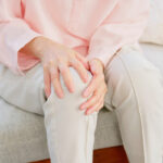 膝に水が溜まる